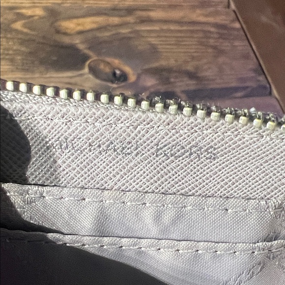 MICHAEL KORS-  Small Pebbled Leather Wallet - Picture 3 of 8